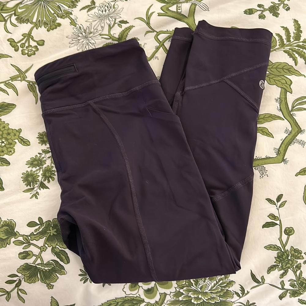 Lululemon Leggings in Plum, size 6. EUC.